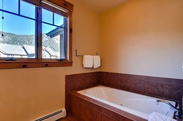 Oda, 4 Yatak Odası (Settler's Creek Estate, 3 Bath)