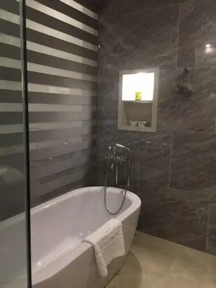 Premium Tek Büyük Yataklı Oda