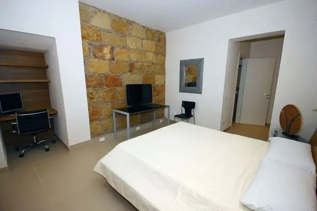 Üç Kişilik Oda