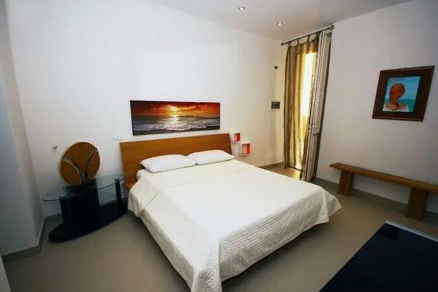 Üç Kişilik Oda