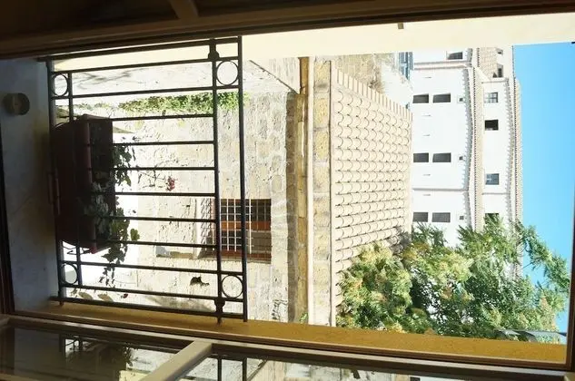 Üç Kişilik Oda