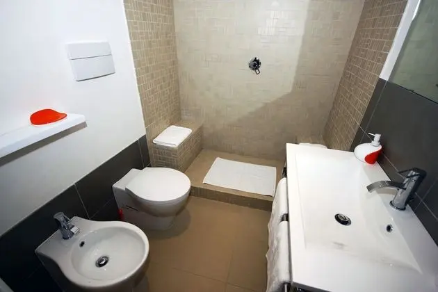 Üç Kişilik Oda