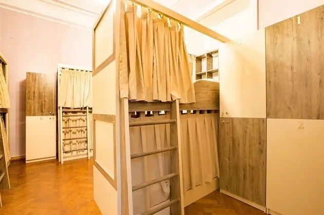 Basic Ortak Ranzalı Oda, Karma Ranzalı Oda (1 Bed in 12 Person Dorm)