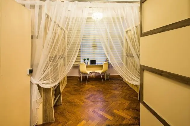 Basic Ortak Ranzalı Oda, Karma Ranzalı Oda (1 Bed in 12 Person Dorm)