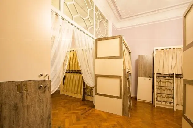 Basic Ortak Ranzalı Oda, Karma Ranzalı Oda (1 Bed in 12 Person Dorm)