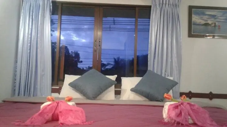 Standard double bed with window