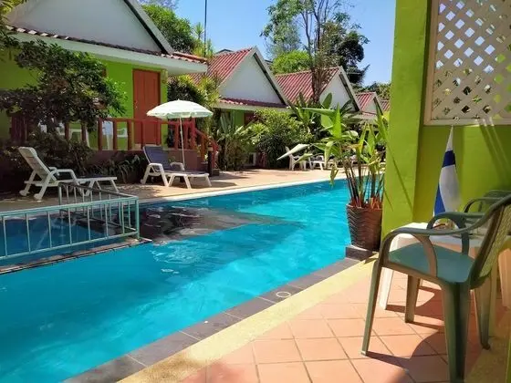 Deluxe Pool Access