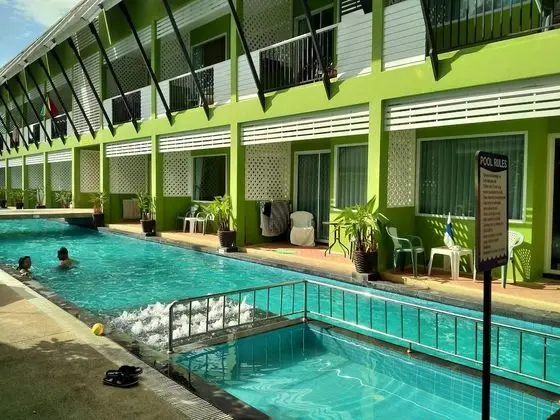 Deluxe Pool Access