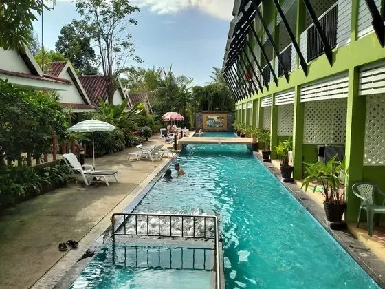 Deluxe Pool Access