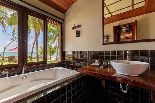 Honeymoon Villa, Denize Sıfır