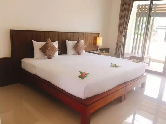 Deluxe Oda, 1 Yatak Odası, Sigara İçilmez, Havuz Manzaralı