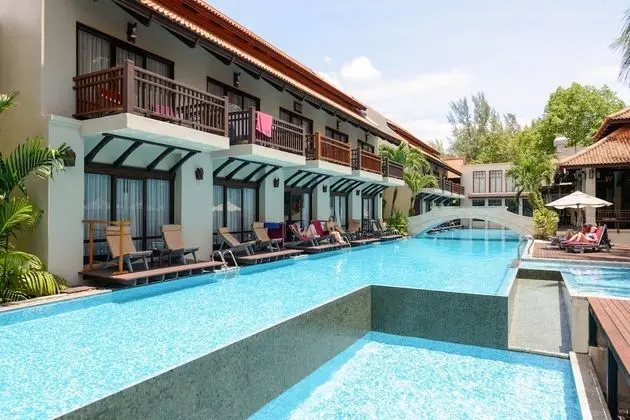 Deluxe Tek Büyük veya İki Ayrı Yataklı Oda, Havuz Kullanımı