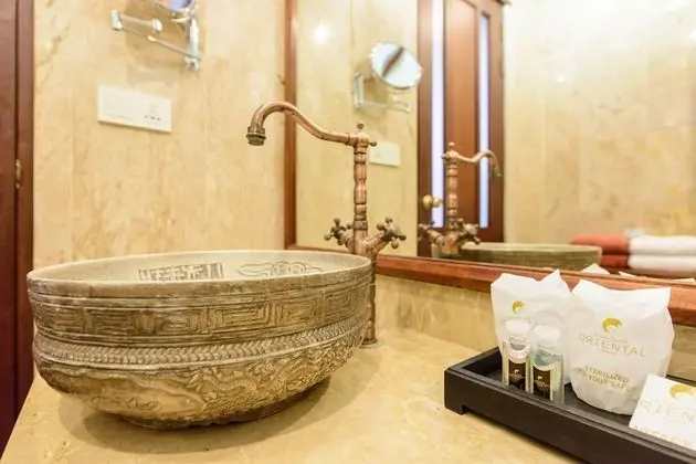 Deluxe Tek Büyük veya İki Ayrı Yataklı Oda, Havuz Manzaralı