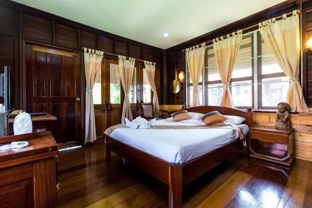 Deluxe Cottage with Garden View