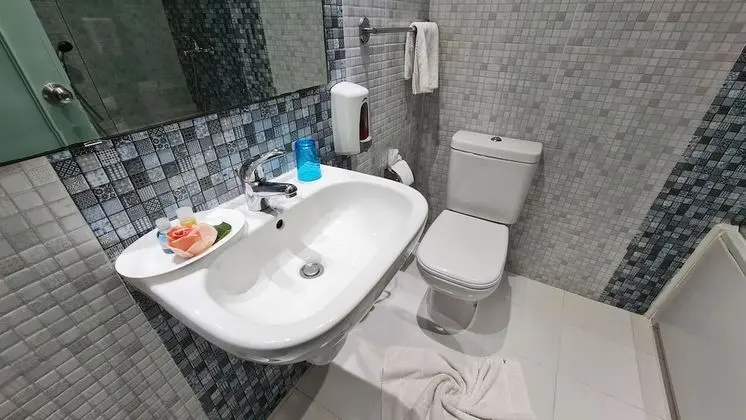 Üç Kişilik Oda