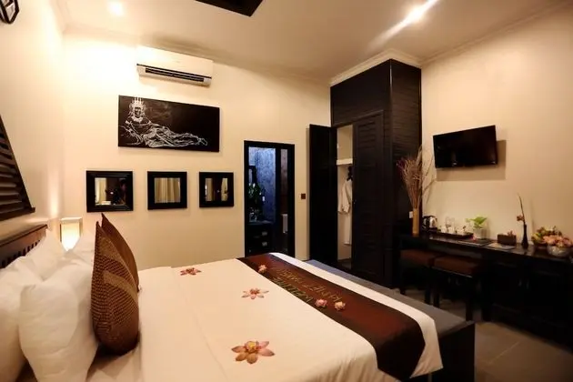 Deluxe Tek Büyük Yataklı Oda, Havuz Kenarı
