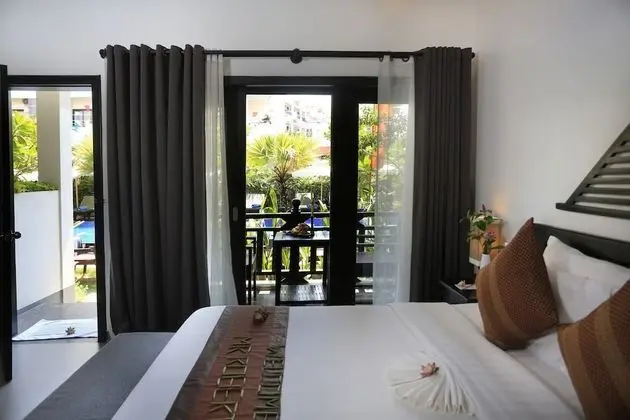 Deluxe Tek Büyük Yataklı Oda, Havuz Kenarı