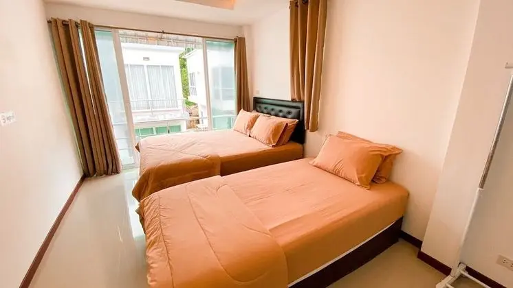 2 Bedrooms House