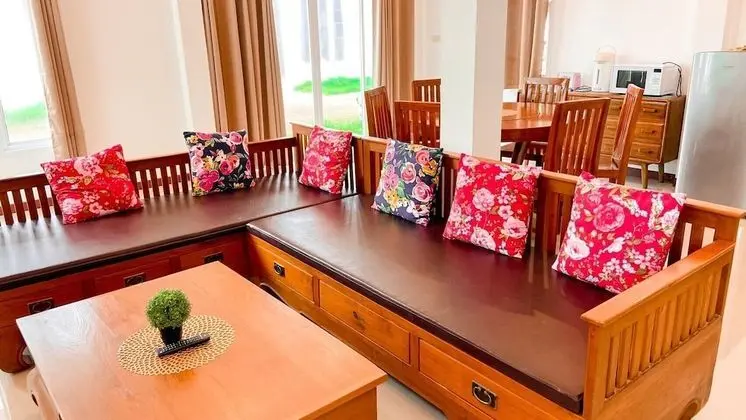 2 Bedrooms House