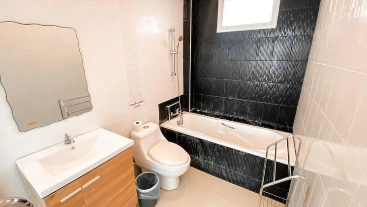 2 Bedrooms House