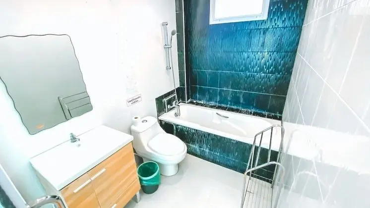 2 Bedrooms House