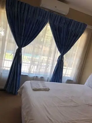 Standard Tek Büyük Yataklı Oda, Ortak Banyo, Havuz Manzaralı