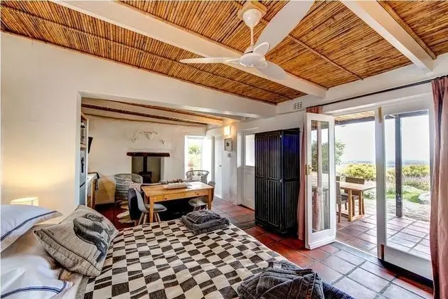 Ev (Guest House 1)