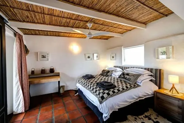 Ev (Guest House 1)