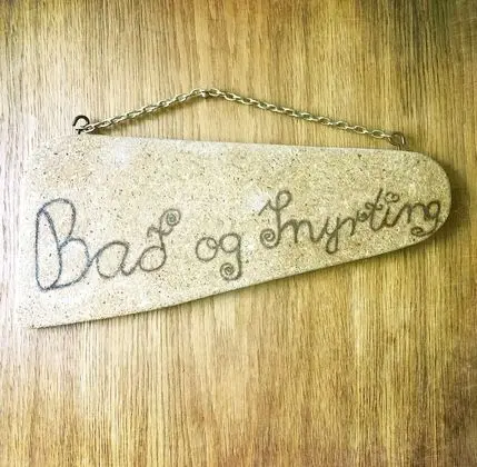 İki Ayrı Yataklı Oda, Ortak Banyo