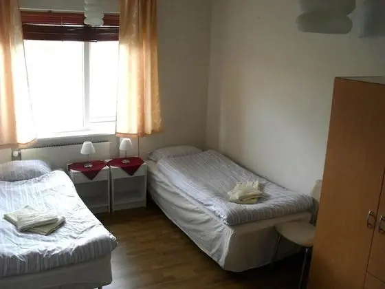 Tek Büyük veya İki Ayrı Yataklı Oda, Ortak Banyo