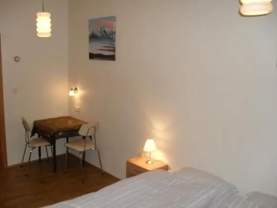 Tek Büyük veya İki Ayrı Yataklı Oda, Ortak Banyo
