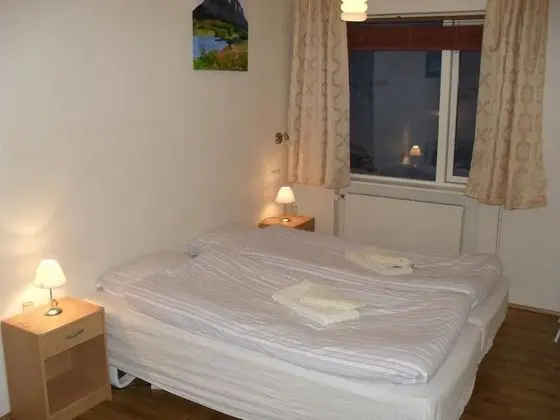 Tek Büyük veya İki Ayrı Yataklı Oda, Ortak Banyo