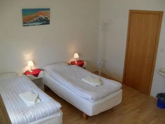 Tek Büyük veya İki Ayrı Yataklı Oda, Ortak Banyo