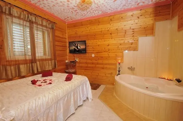 Family Kulübe, 1 Yatak Odası, Jakuzi, Bahçe Manzaralı