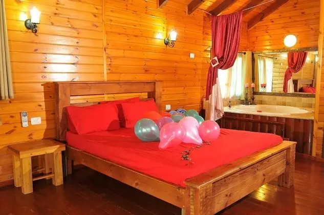 Romantic Kulübe, Jakuzi, Havuz Kenarı