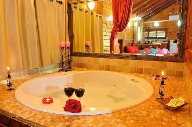 Romantic Kulübe, Jakuzi, Havuz Kenarı