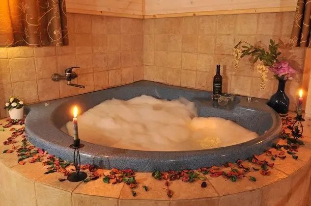 Standard Kulübe, 1 Yatak Odası, Jakuzi, Bahçe Manzaralı