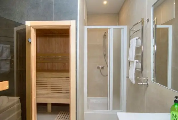 Deluxe Stüdyo, Sıcak Su Küveti