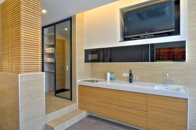 Deluxe Stüdyo, Sıcak Su Küveti