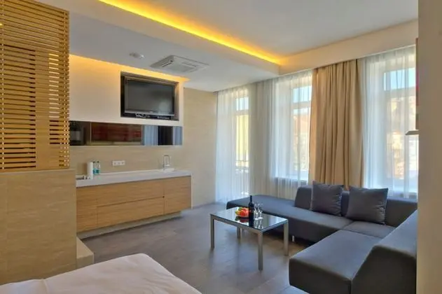 Deluxe Stüdyo, Sıcak Su Küveti