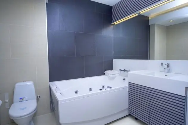 Deluxe Stüdyo, Sıcak Su Küveti