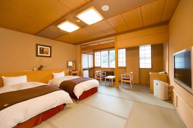 İki Ayrı Yataklı Oda, Birden Çok Yatak, Sigara İçilebilir