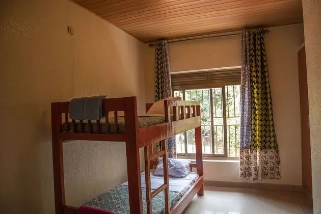 Ortak Ranzalı Oda, Birden Çok Yatak, Ortak Banyo