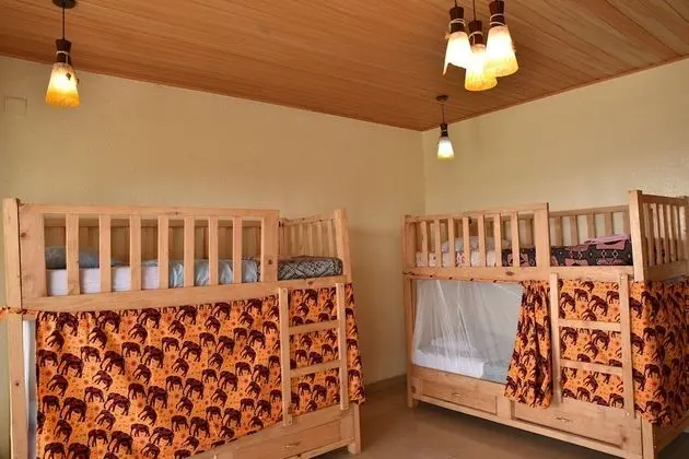 Ortak Ranzalı Oda, Birden Çok Yatak, Ortak Banyo