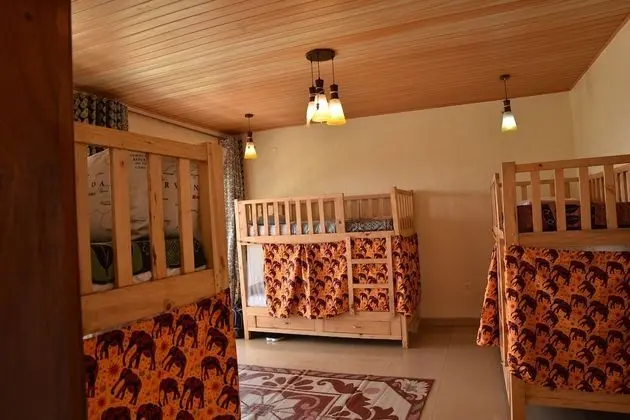Ortak Ranzalı Oda, Birden Çok Yatak, Ortak Banyo