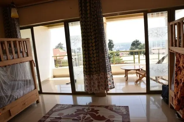 Ortak Ranzalı Oda, Birden Çok Yatak, Ortak Banyo
