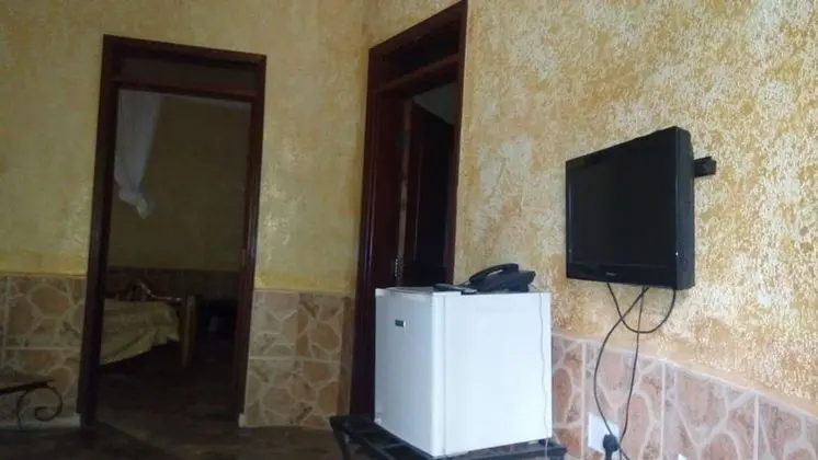 Üç Kişilik Oda