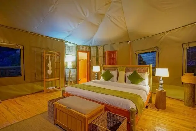 Luxury Tek Büyük Yataklı Oda, 1 Büyük (Queen) Boy Yatak, Göl Manzaralı, Göl Kenarı