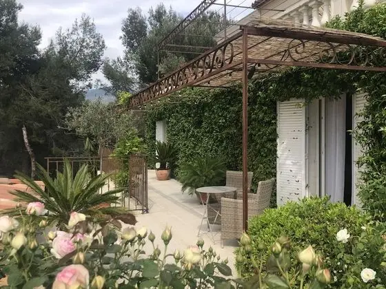 Luxury Tek Büyük Yataklı Oda (Rose)