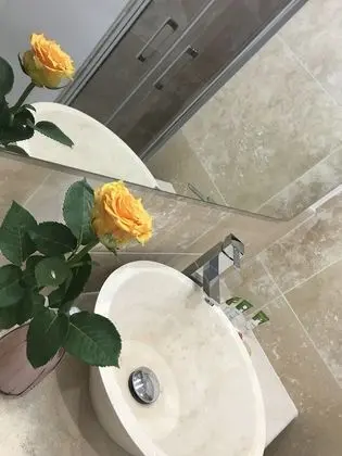 Luxury Tek Büyük Yataklı Oda (Rose)